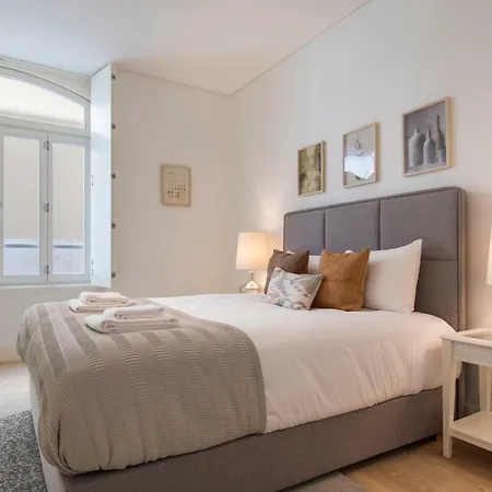 Lovelystay - Hidden Oasis With River View Apartment